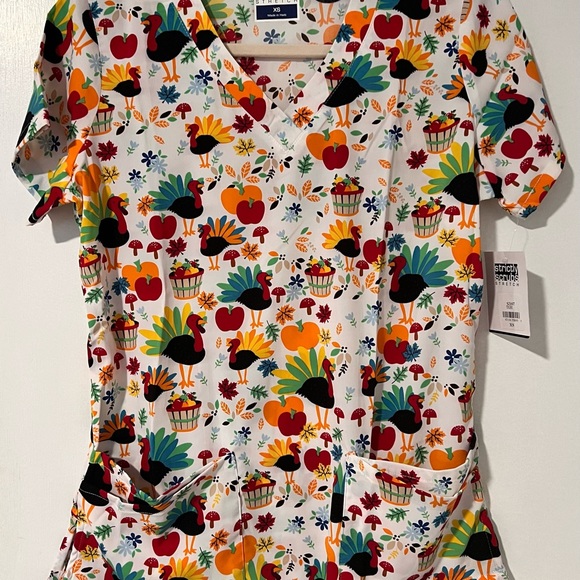 *Bundle* women’s small/xs scrub tops - Picture 3 of 6